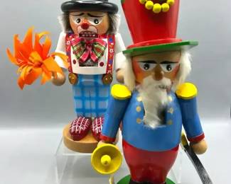 2 Steinbach Nutcrackers Chubby Clown  The Town Crier