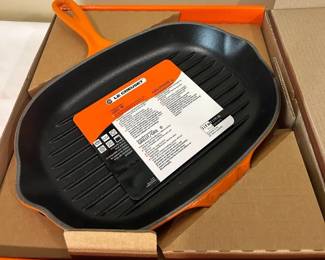 Le Creuset Oval Cast iron Enameled SkilletGrill Pan, 32, Flame color, New in Box
