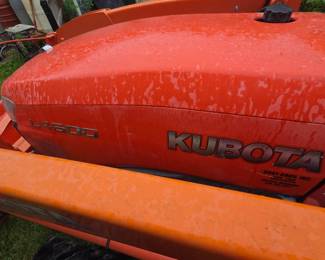 $16,000 2013 Kubota L4600 Tractor, LA764 Loader bucket, 1180 hours