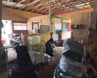 Picker barn, bring your flashlight