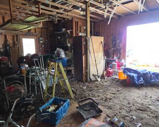 Picker barn, bring your flashlight