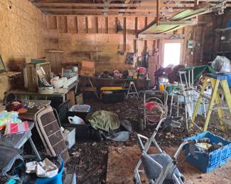 Picker barn, bring your flashlight