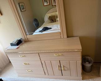 Queen Set - Dresser w Mirror
