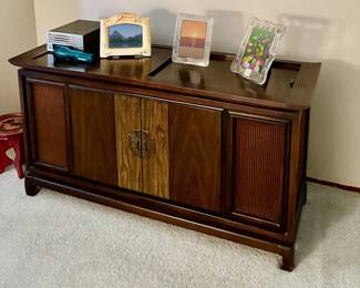 Console Stereo - Asian Styling