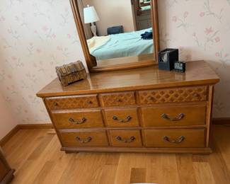 Master Bedroom Dresser w Mirror