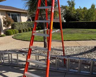 8 ft Fiberglass ladder