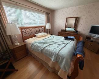 Master Bedroom - Queen Sleigh Style