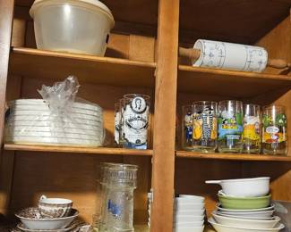 Various collectibles incl McDonald's Peanuts glasses