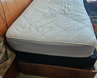 Twin mattress/box spring on platform drawer unit