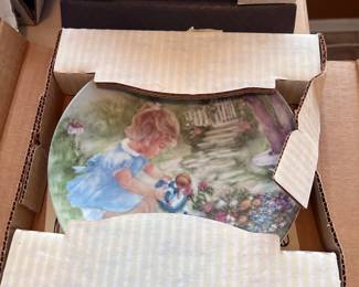 Boxed Illustrated Display Plate