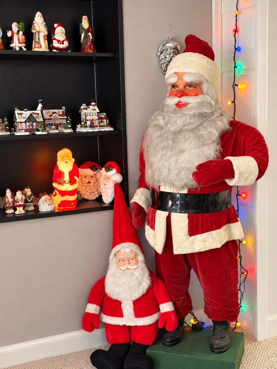 Vintage 5'4" store display Santa , vintage Santa's