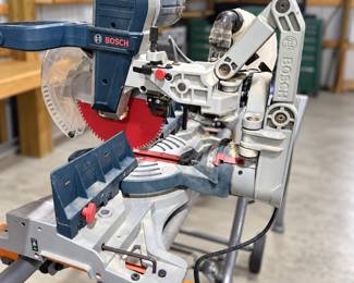 Bosch dual-bevel sliding compound miter saw