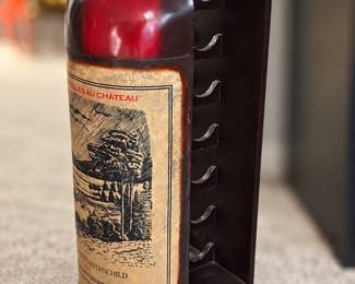 Wine bottle-shaped wine rack