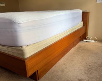 Mid Century King Sized Bed, Sleep Number Mattress