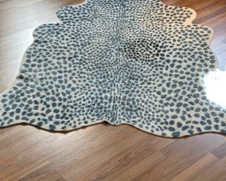Leopard-pattern rug in a hide-shaped silhouette