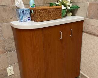 2nd Cabinet and Toiletries 