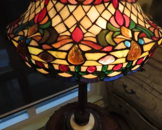 Tiffany Style table lamp.