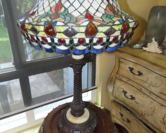 Tiffany Style table lamp.