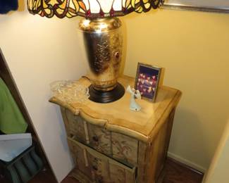 Tiffany Style table lamp.
