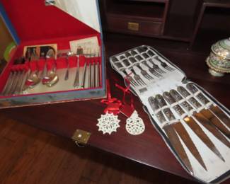 Silver plate flatware, Argentinian knives and forks.