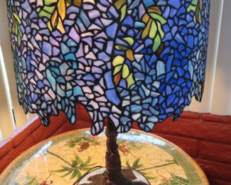 Tiffany Style table lamp.