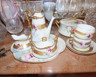 Porcelain tea set.