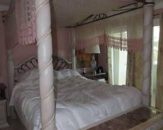 Thomasville four poster queen size bed.