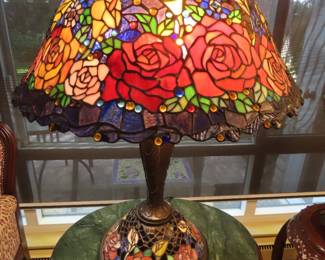 Tiffany Style table lamp.