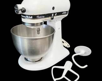 Kitchen Aid Classic Plus Mixer With Stainless Steel Bowl  2 Attachments