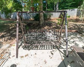 Swing is in good condition. Needs pad.