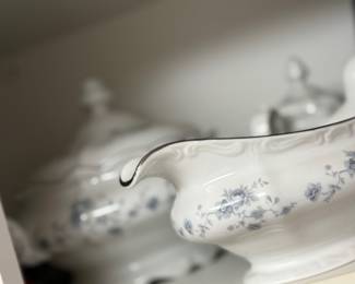 Gravy, dishes, and soup bowls
