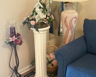 Decorative pedestal/candle pedestal/vintage lamp