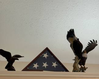 Large American eagle figures / military flag