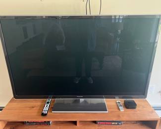 40. Panasonic TV Viera (56")