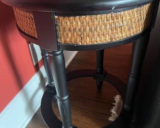 76. Black Round Table (18" x 25")