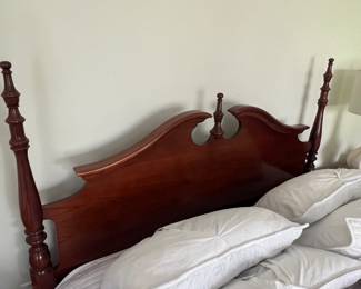 99. Solid Cherry Traditional Queen Bed by American Martinsville (55")