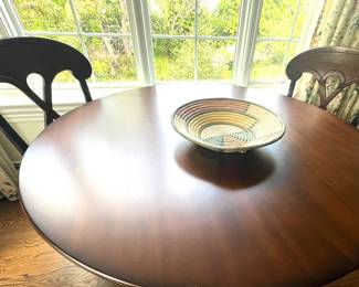 90. Round Dining Table w/ 4 Chairs (48" x 30")