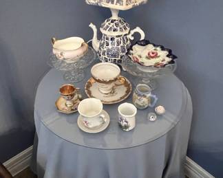 Assorted porcelain dishware