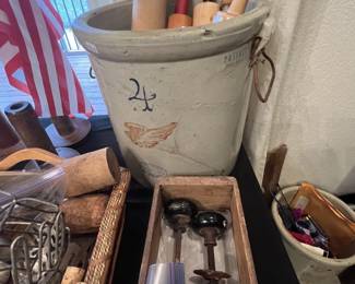 Vintage Red Wing 4-gallon stoneware crock with wire handles