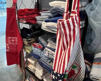 Assorted kitchen linens