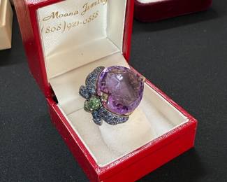 18k gold, amethyst and gemstone bezel