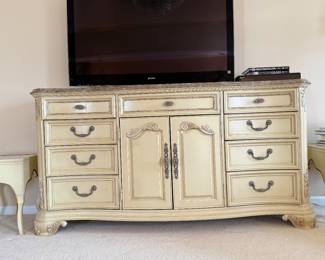 Thomasville French Provincial Dresser