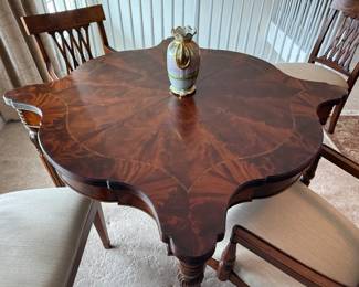 Henredon Regency style Mahogany Scalloped Dining Table
