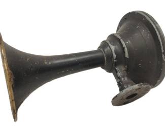 ANTIQUE HORN