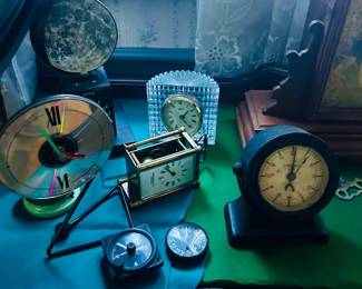 table, desk clocks