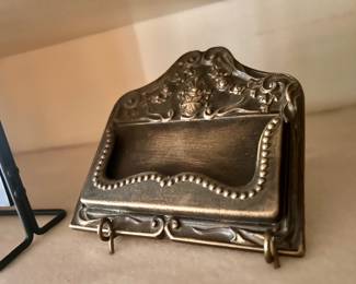 Cast metal inkwell