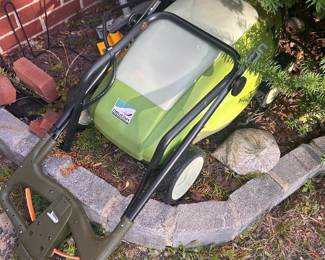 Electric lawn mower