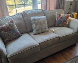 CRAFTMASTER SOFA