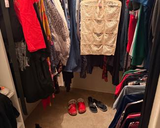 Clothes / shoes