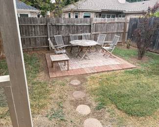 Outdoor table/ chairs